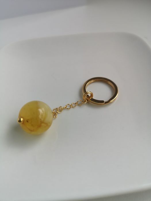 Brelok z bursztynem