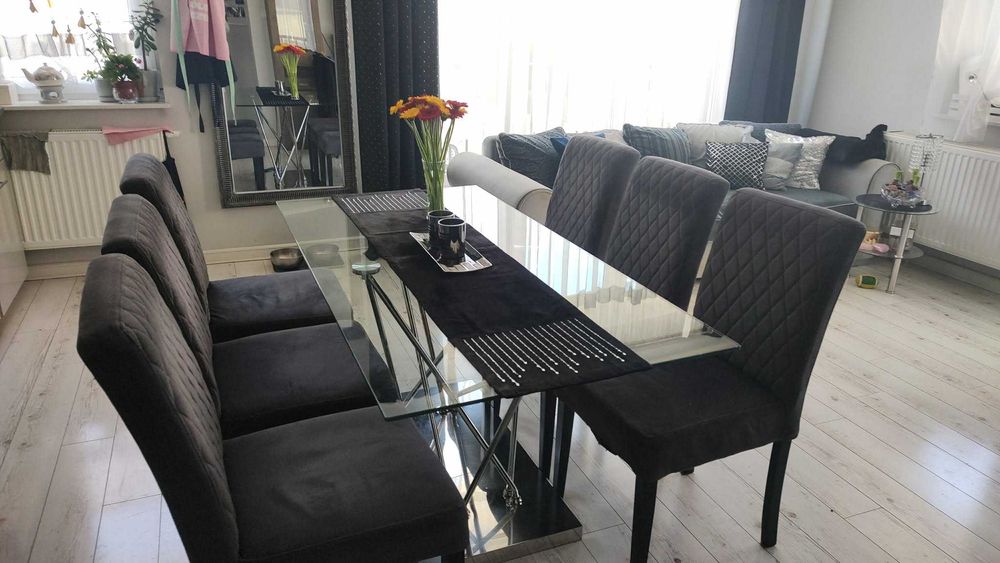 sztół szklany na metalowej - lustrzanej podstawie z 6 krzesłami tapicerowanymi