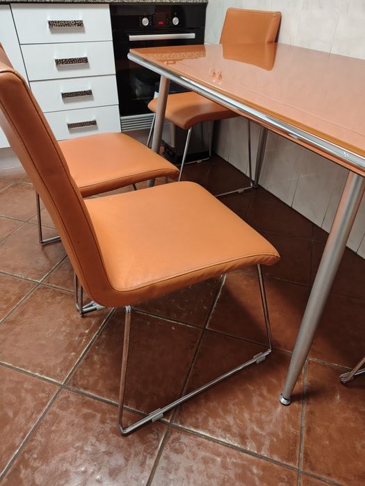 Mesa com cadeiras