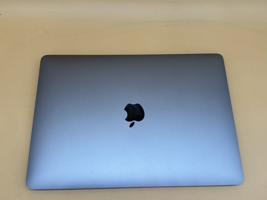 Macbook air m1 2020  256 gb ssd 8gb ! Всього 76 циклів