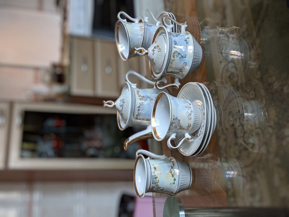 Чайний сервіз біло-золотий