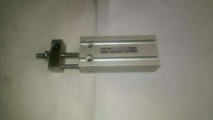 Cilindro pneumático CDUK10-20D novo.