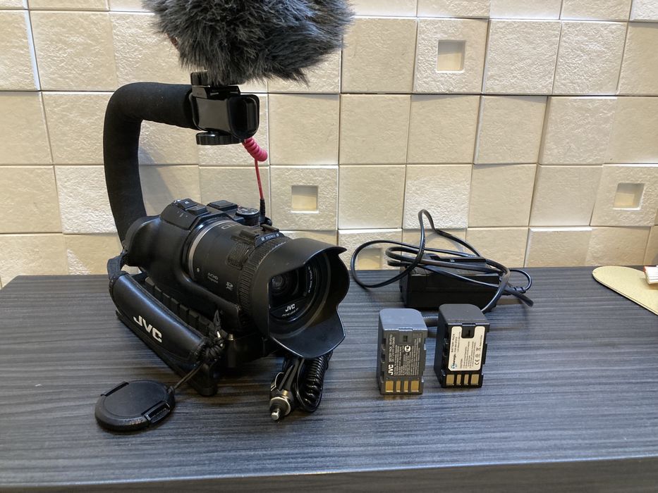 Full HD, kamera JVC PC 100, wi-fi