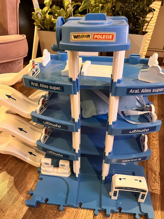 Garaż 4- pietrowy Wader Polesie