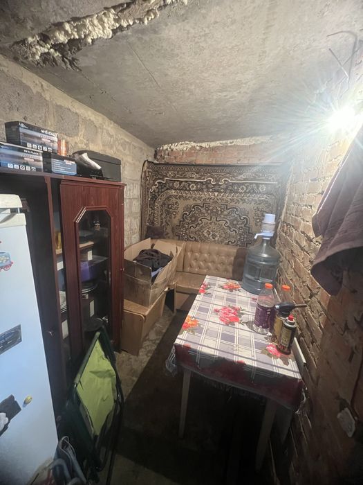 Гараж цегляний з оглядовою ямой, погребом, кімнатою