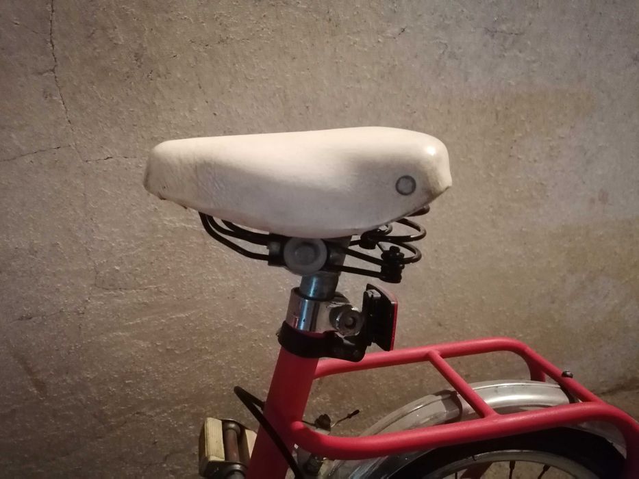Bicicleta estilo "pasteleira" para criança
