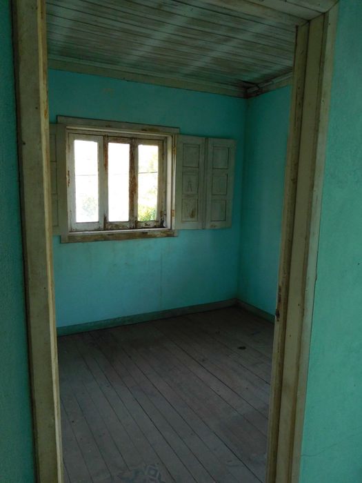 Casa para renovar ,Excelente local , bons acessos, boa esposição solar