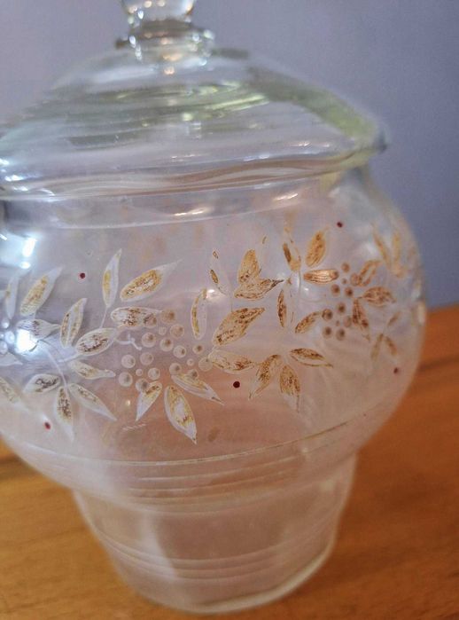 Bomboneira antiga em vidro, com pintura floral