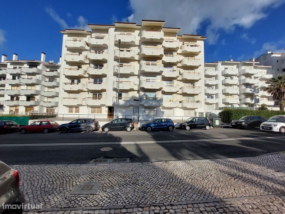 T1 com garagem e elevador em Cascais