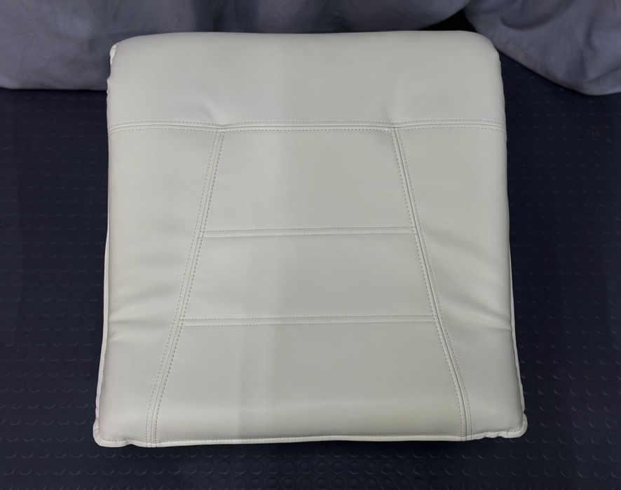 Світлий/молочний шкіряний пуф/пуфик/табурет/отаманка/шкіряні меблі