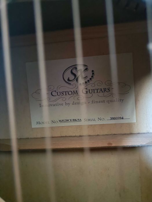 Guitarra eletrônica SX, em excelente estado