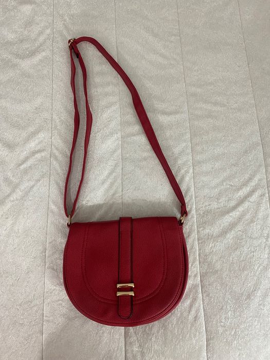 Mala vermelha da Primark