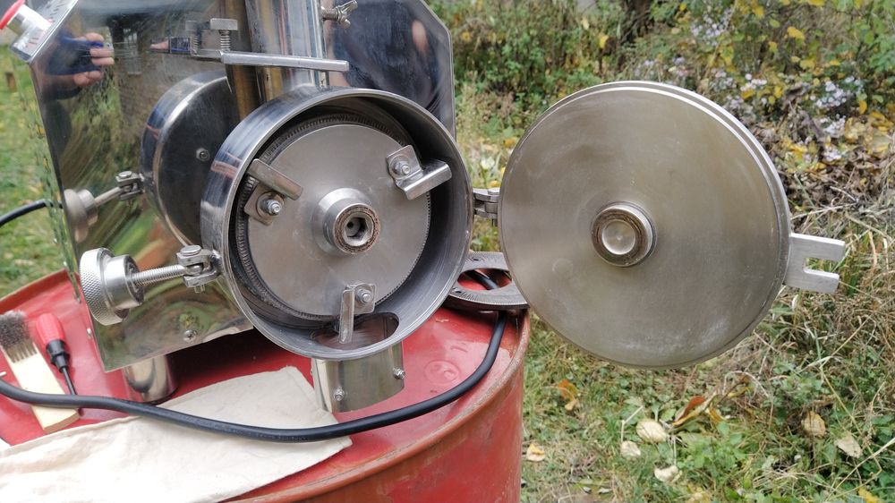 Млин DEZOPT HK-830 (3 кВт, 200 кг/годину)