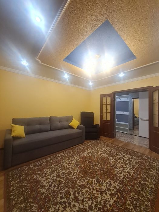 Три та чотирикімнатніі квартири різні райони, 8 спальн місць від 1500