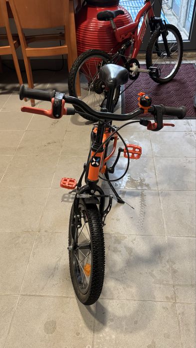 Bicicleta de criança laranja