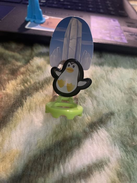 Figurka katapulta kinder pingwin