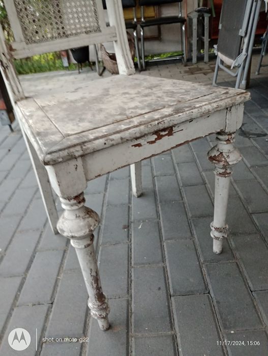 Krzesło stare do renowacji,stabilne