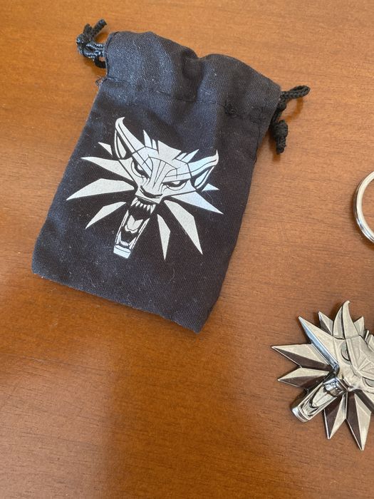 Brelok Wiedźmin – Medalion Wilka / Szkoła Wilka – metalowy, solidny