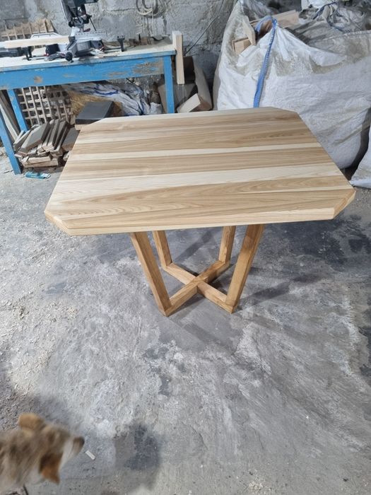 Стіл з масиву ясена