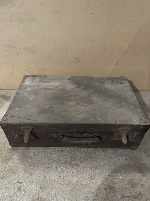 Mala em madeira antiga