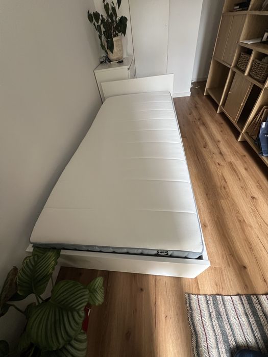 Cama ikeia com estrado e colchão