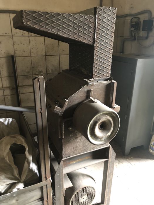 Екструдер лінія для виготовлення каналізаційних труб термопластавтомат