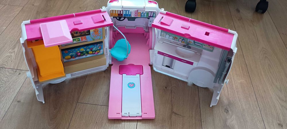 Karetka Barbie samochód