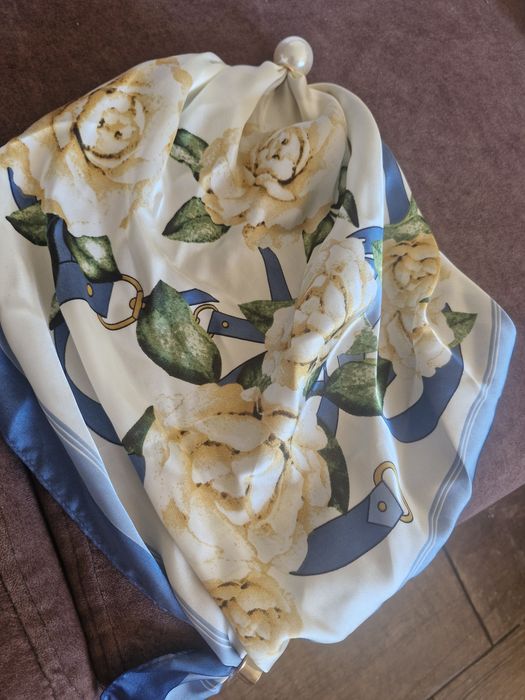 Nowa elegancka apaszka na magnes