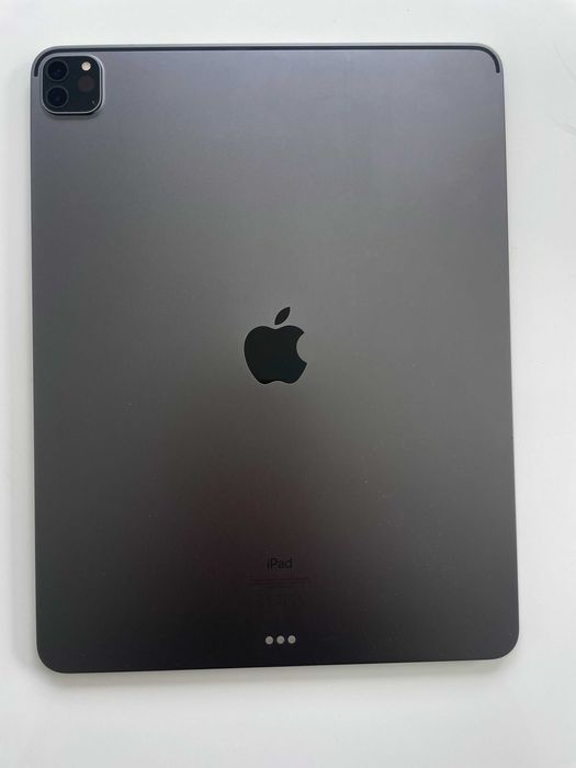 iPad Pro 12.9″ (2021 M1 512 GB) + Magic Keyboard – €850 ono