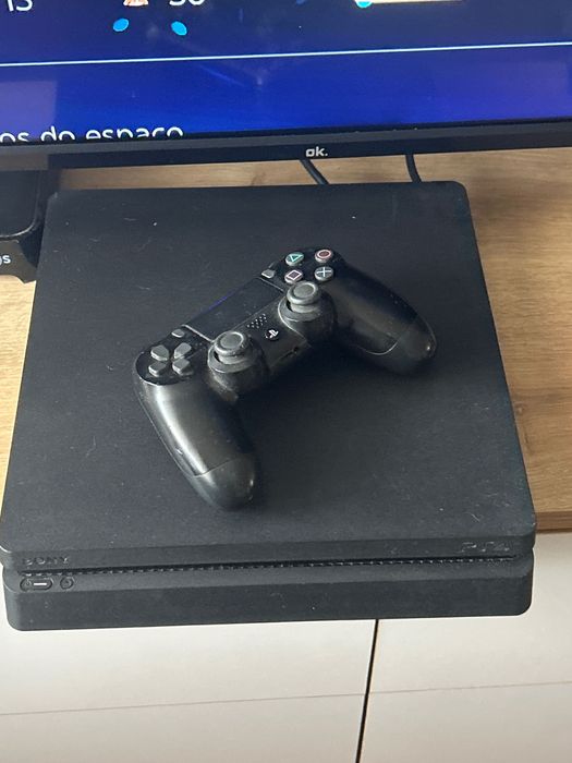 PS4 Slim 1 TB + Comando