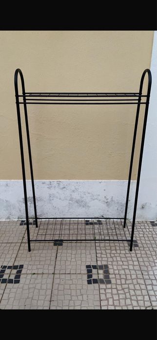 4 Estantes para roupa