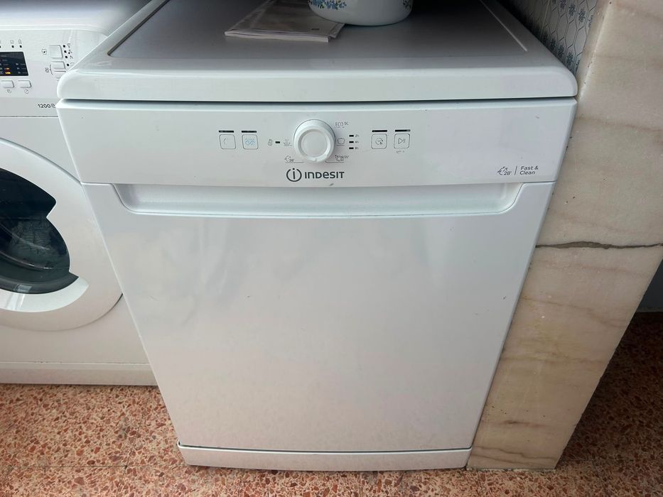 Máquina lavar roupa e máquina de lavar loiça