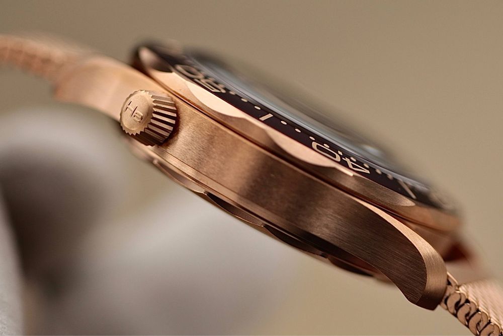 Новинка 2025 року Omega Seamaster 300m 007 edition 210.90.42.20.01.003