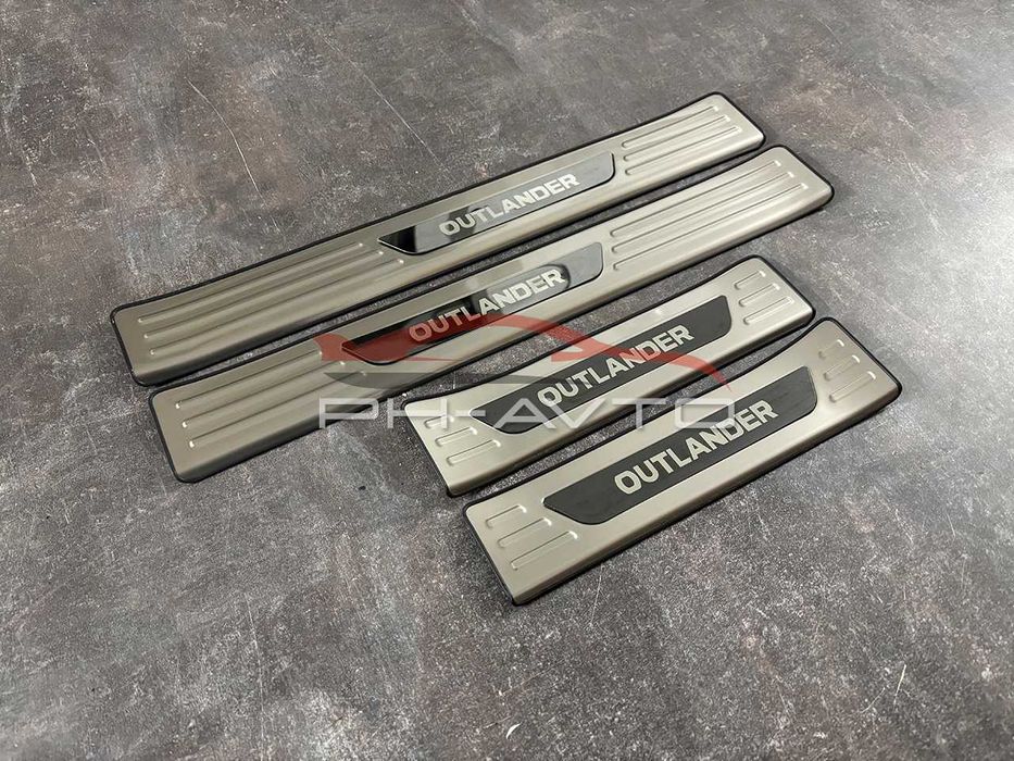 Накладки на пороги Mitsubishi Outlander 2022+ зовнішні на метал