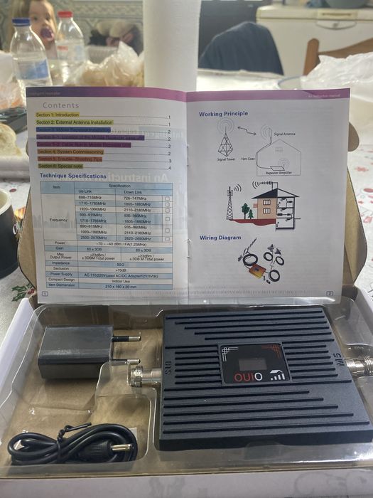 amplificador ou repetidor de sinal de rede móvel (telemóvel) da marca OUIO, especificamente o modelo SS73-DCS