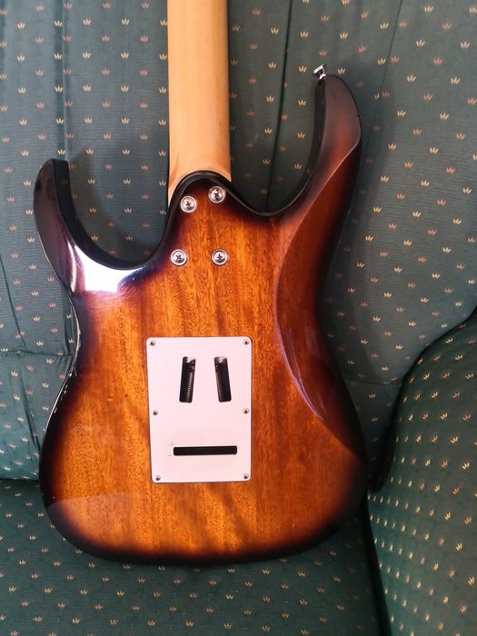 Ibanez com Pickup activo EMG 81