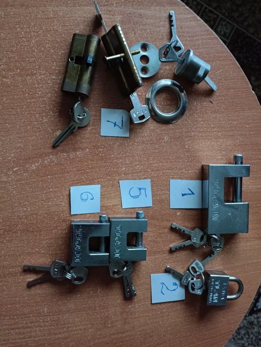 Замки б/в та нові