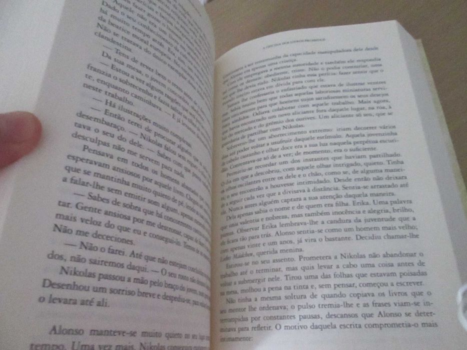 A Oficina dos Livros Proibidos de Eduardo Roca (Oferta de portes)