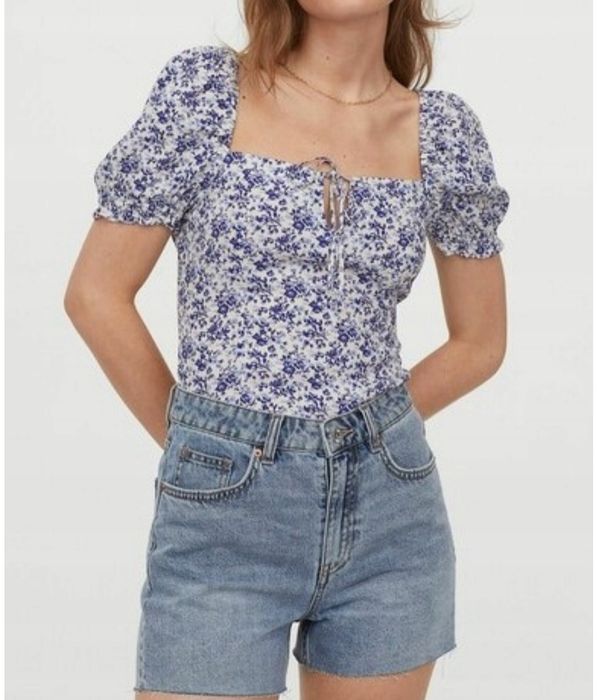 Biało niebieska bluzka kwiatki H&M z bufkami carmen M 36/38