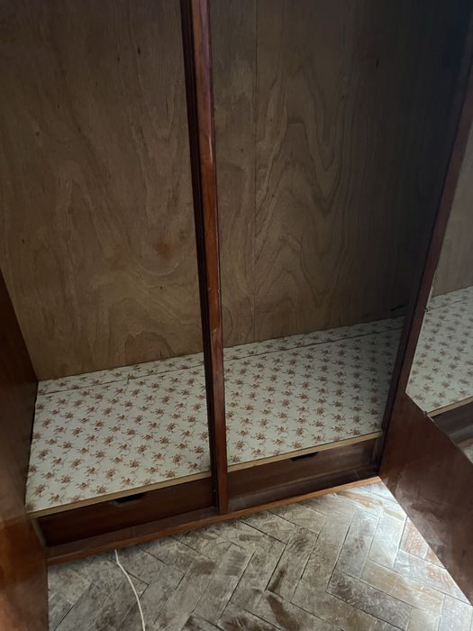 Armario/roupeiro em madeira maciça
