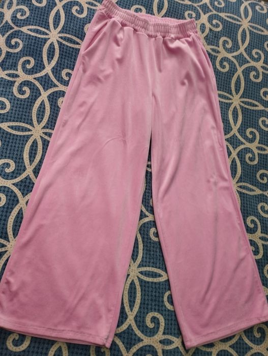 Продам велюровий костюм