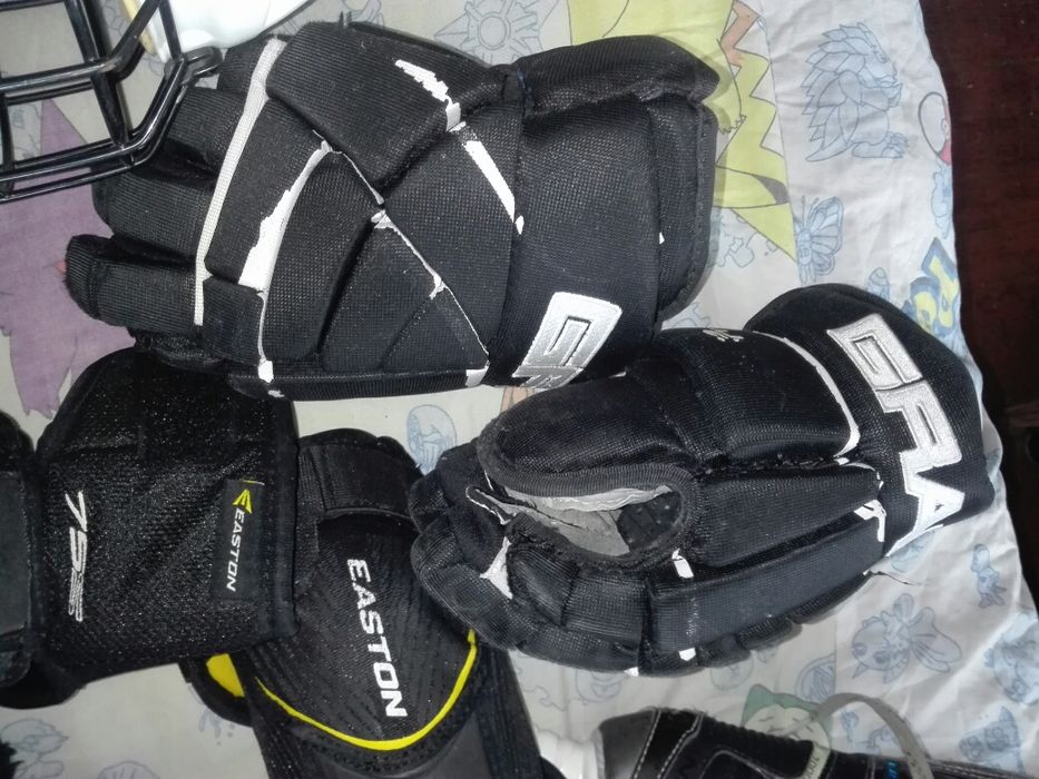 Продам хоккейную форму.