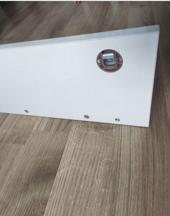 Biała lakierowana półka