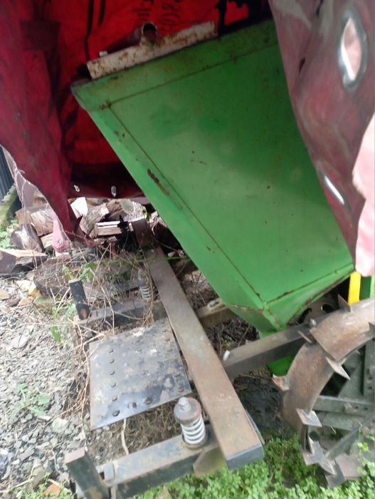 Продам картоплесажалка