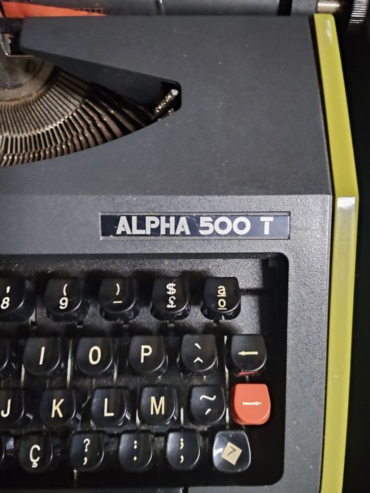 Maquina de escrever ALPHA  500T