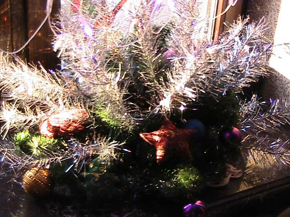 игрушки на Новый Год - елочки канзаши и с серебристыми веточками