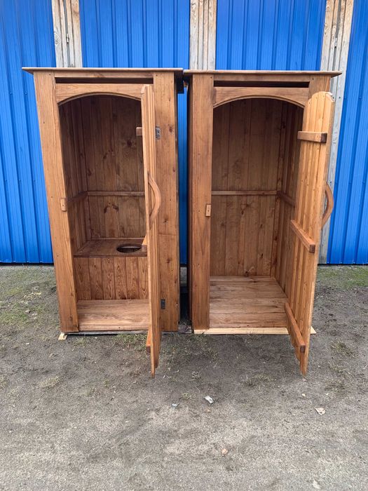 Туалет, душ дерев'яний дачний садовий.  Будки.