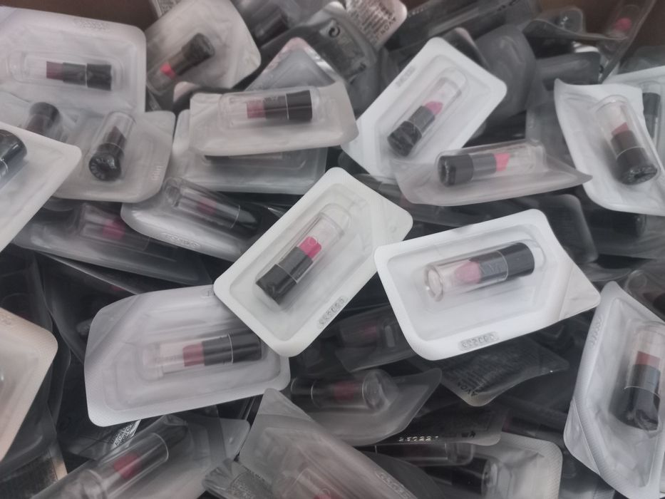 Avon 10 szt mini szminki ponadks szmineczki