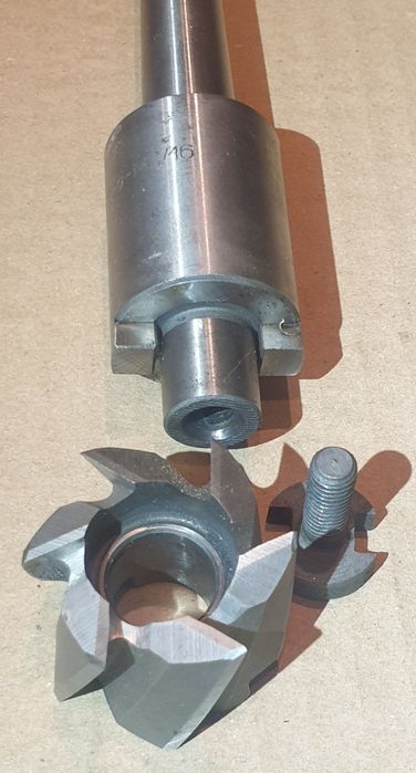 Oprawka Trzpień frezerski  M2 / 16 stożek morsea  typ PTfg 2/16  +frez