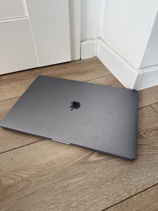 Macbook Pro i7 16”
